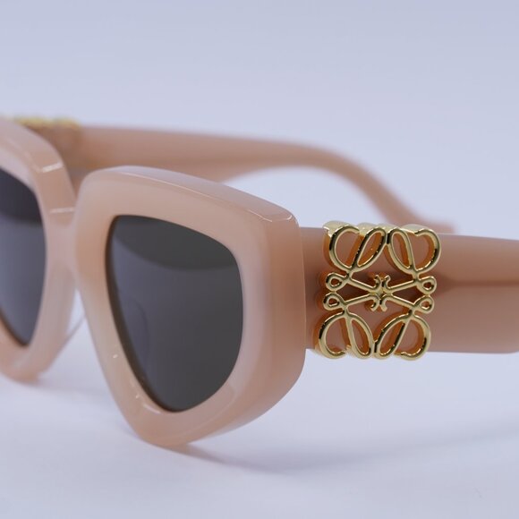 Loewe LW40154U 72E Sunglasses Shiny Pink Cat Eye Frame, Smoke Lenses - Picture 9 of 11